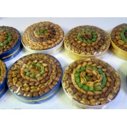 Oriental sweets, baklava, 950 g, luxurious round plate, 80-90 pieces
